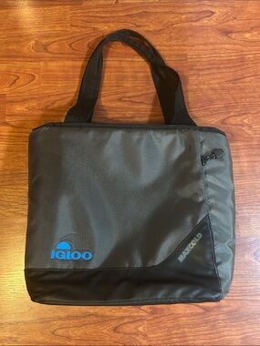 IGLOO MaxCold Tote Cooler